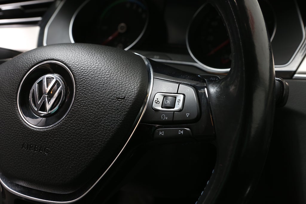 Volkswagen Passat GTE 1,4 TSI 218hk Plug-in DSG Variant Drag 2017