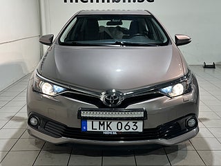 Toyota Auris 1.6 D-4D Active Mvärm Kamera Kamkedja S/V-hjul