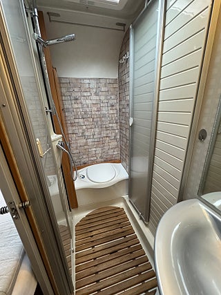 Husbil-halvintegrerad Bürstner Solano T 615 14 av 20