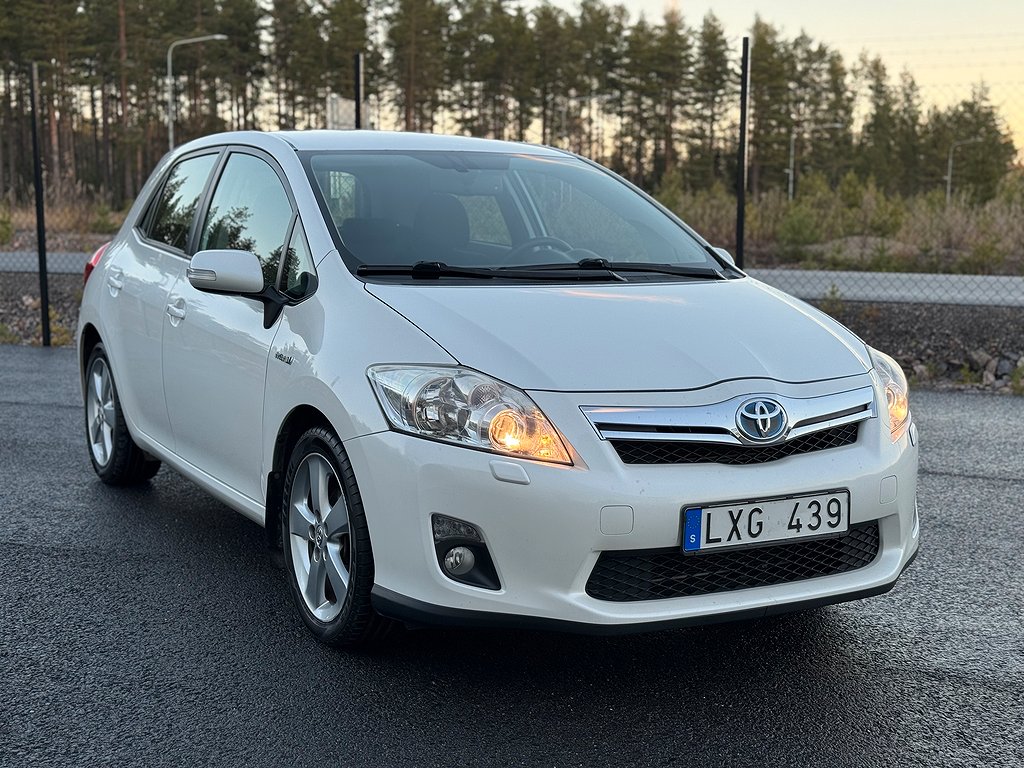 Toyota Auris Hybrid e-CVT HSD Comfort V-hjul kamera 