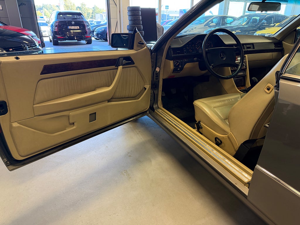 Mercedes-Benz 300 1990 - miniatyr 19