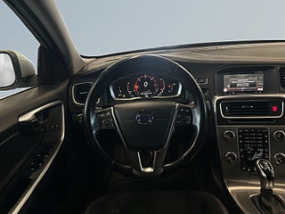 Volvo S60 D3 Momentum S&V-hjul/keyless/Dvärm/Psens/Rattvärm/Fart