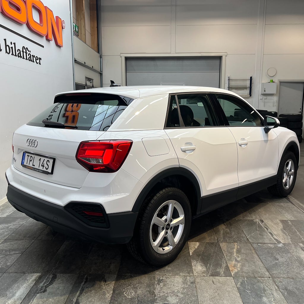 Audi Q2 35 TFSI S Tronic Proline Carplay P-Sensorer