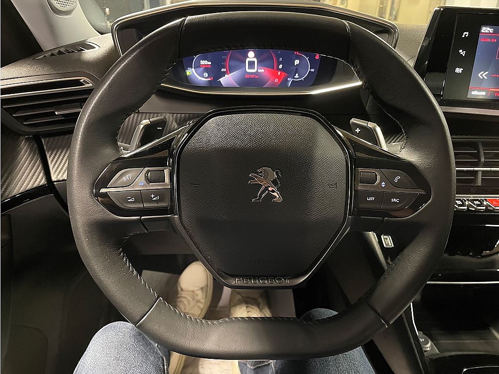Bild på Peugeot 2008 Allure 1.2 PT 130hk Aut - B-KAMERA, CARPLAY