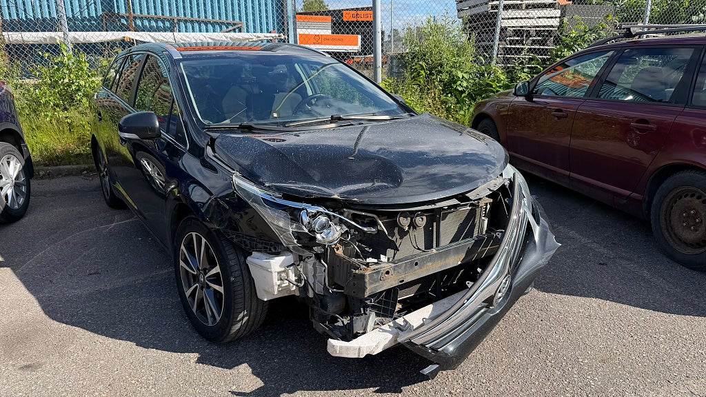 Toyota Avensis Kombi 2.0 D-4D | DEFKT|KROCK