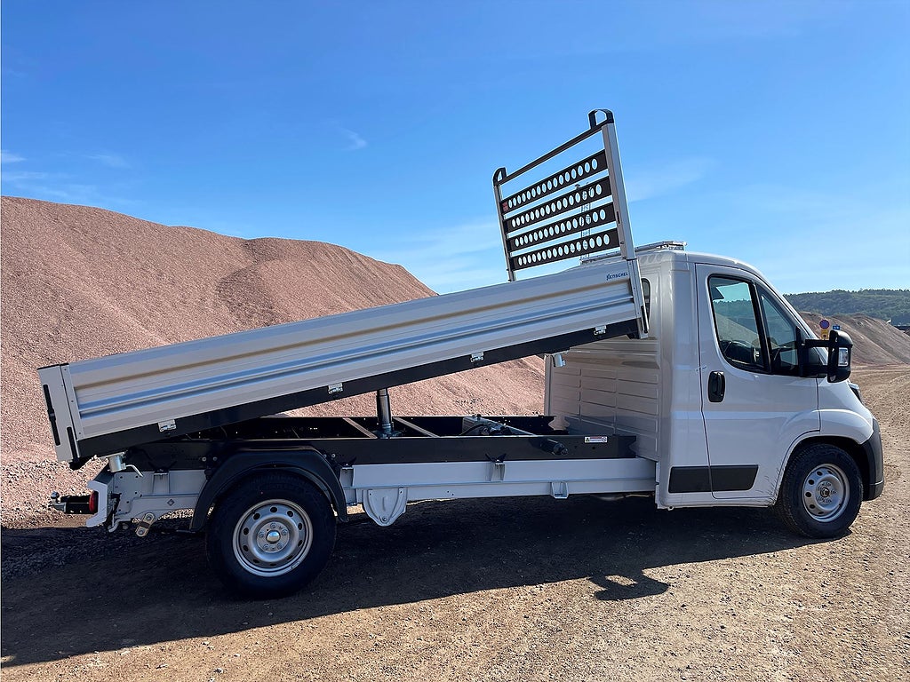 Bild på Peugeot Boxer Flak L3700 BlueHDi 140hk