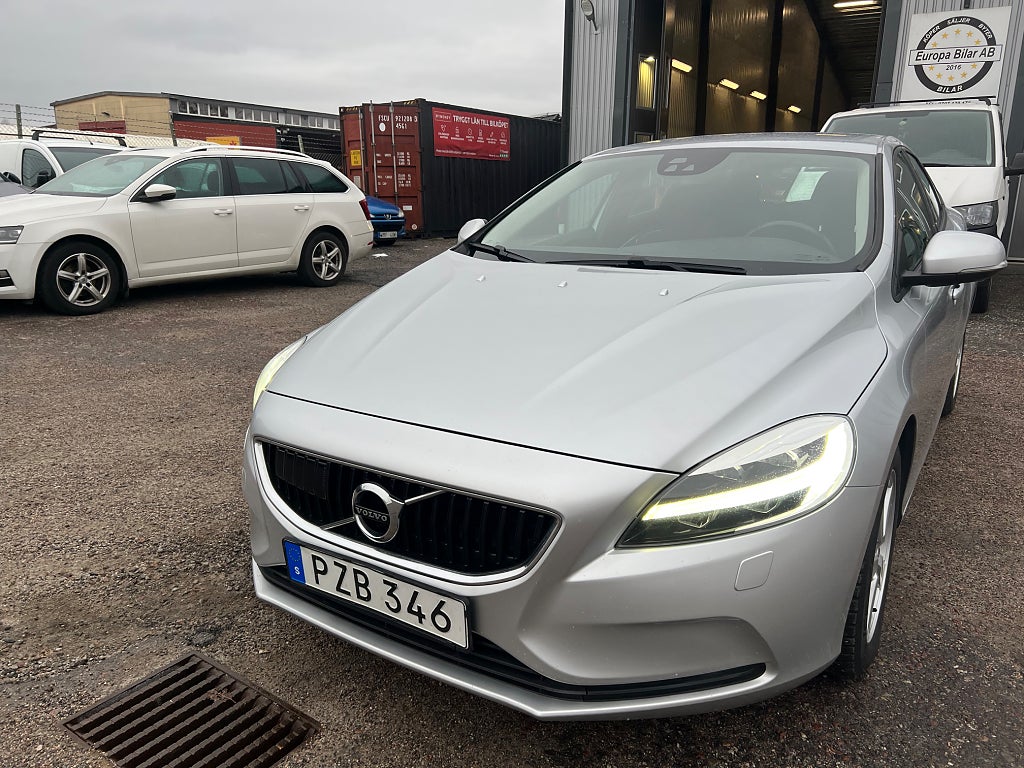 Volvo V40 D3 Momentum D-VÄRMARE B-KAMERA GPS 150HK
