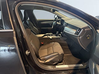 Volvo V90 D3 AWD Aut Momentum Advanced Dvärm/Drag/Kamera/Ad.Fhåll