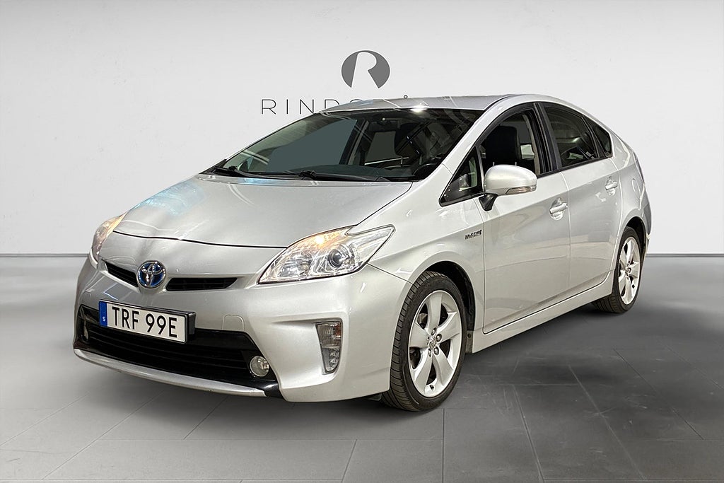 Toyota Prius Hybrid CVT 136 HK AUT NAVI B-KAMERA FARTHÅLLARE HUD 17"