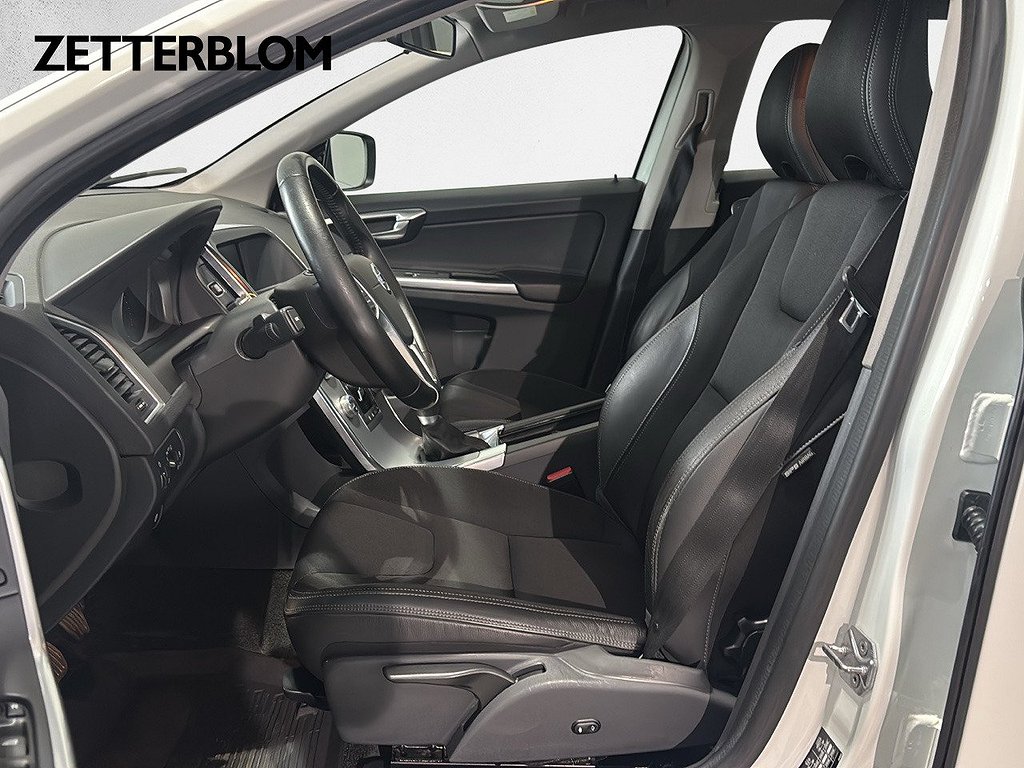 SUV Volvo XC60 7 av 14