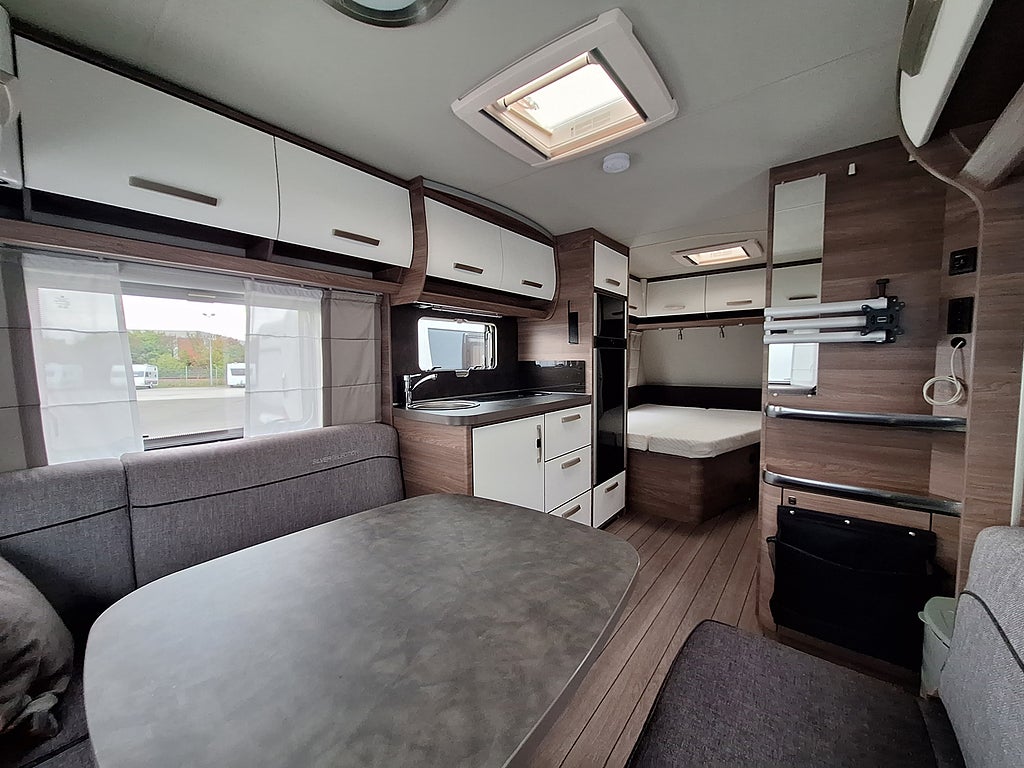 Knaus Sport Silver Selection 500 FU Dubbelbädd