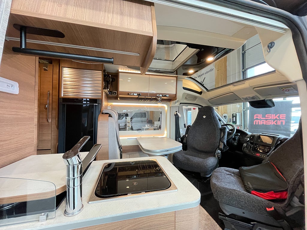 Rapido V55 140 /Solcell/Automat 160hk/En ägare/Fint skick/B-körkort - Rapido