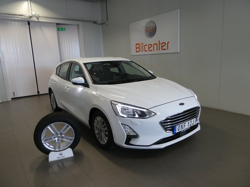 Ford Focus 1.0 Titanium V-Däck ingår-Carplay-AdaptivFH-Keyless