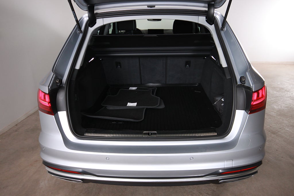Audi A4 2023 - miniatyr 3