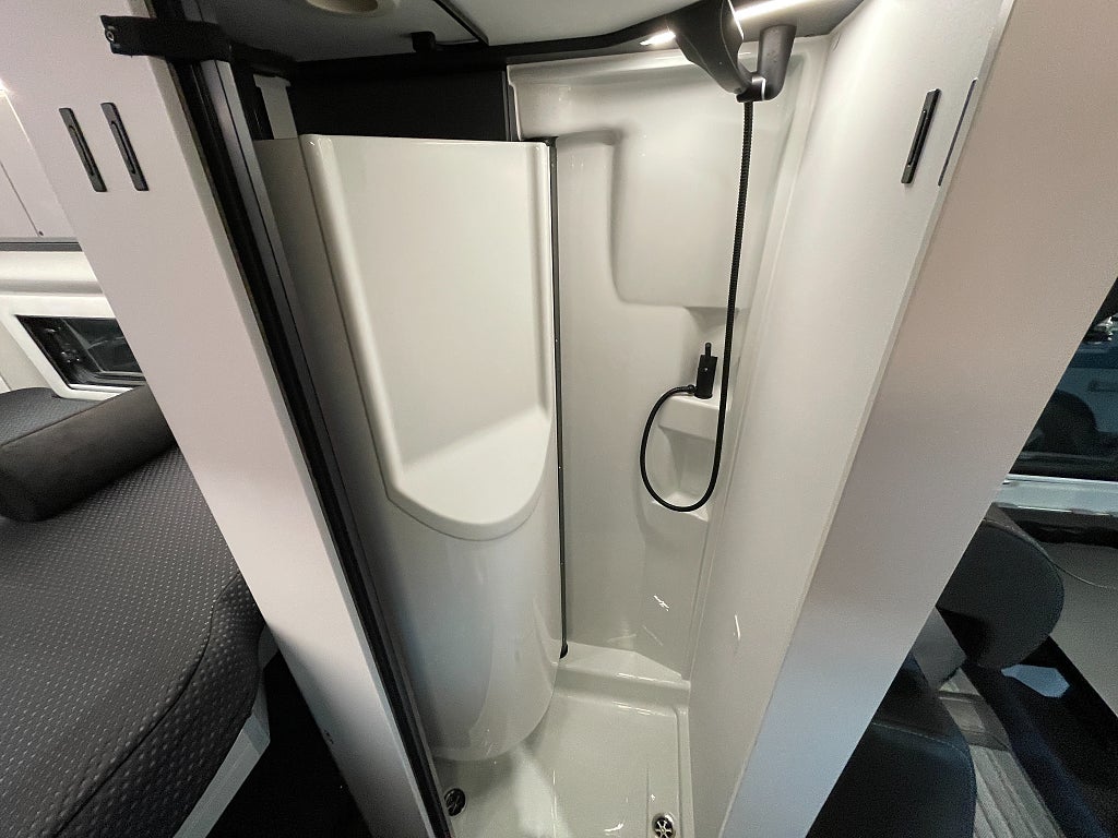 Adria Twin Supreme 640 SGX /ALDE/Automat/Höj & sänkbar säng/ - Adria