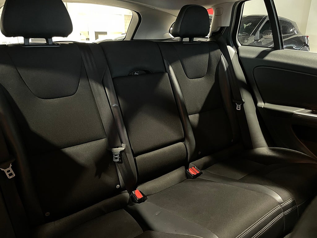 Volvo V60 D4 |Momentum | KAMREM BYTT | DRAG |VÄRMARE 2017