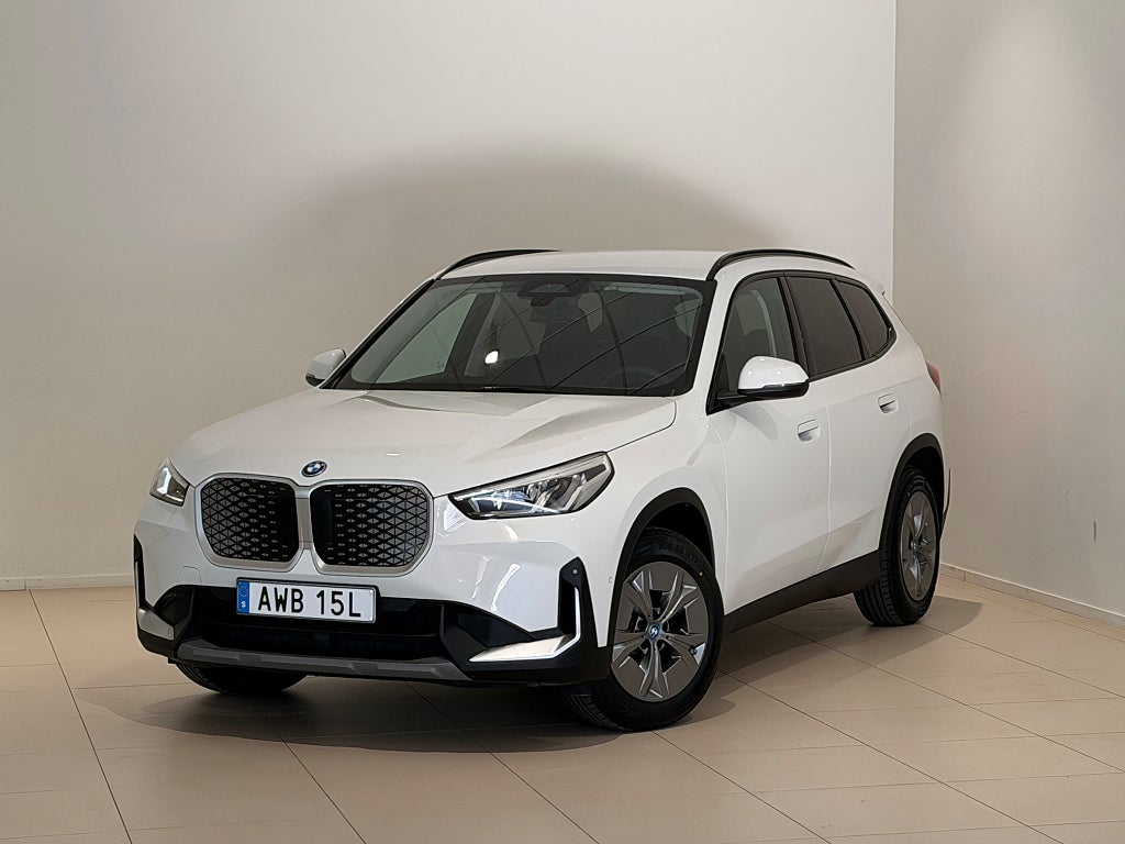 BMW iX1 eDrive 20, Drag, Värmare, Rattvärme, Navigation