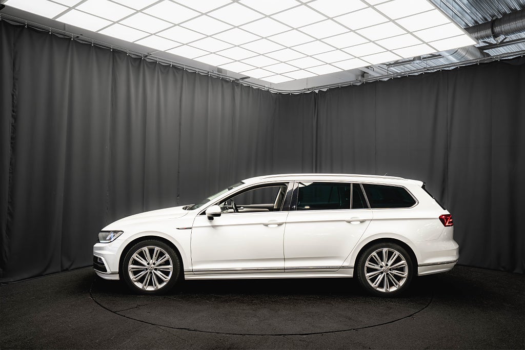 Volkswagen Passat TDI 4M R-Line NAPPALÄDER D-VÄRM DRAG KAMERA COCKPIT 190