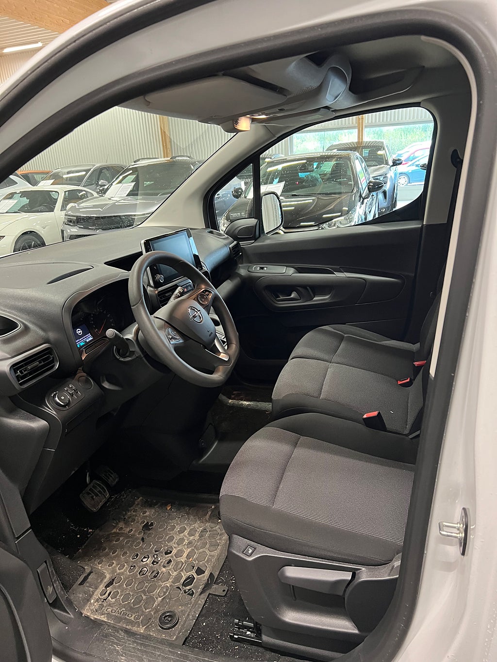 Opel Combo-e Business L2 136 50kwh Skåp thumbnail