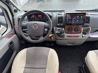 Husbil-halvintegrerad Bürstner Solano T 615 3 av 20