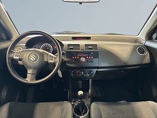 Suzuki Swift 5-dörrar 1.3 DOHC 16V VVT Manuell Drag – bild 9