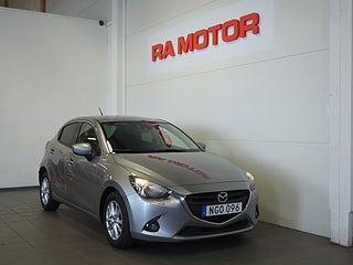 Halvkombi Mazda 2 1 av 21