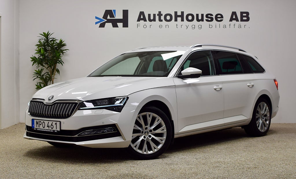 Skoda Superb iV Combi PlugIn Värmare Drag Matrix Canton Skinn