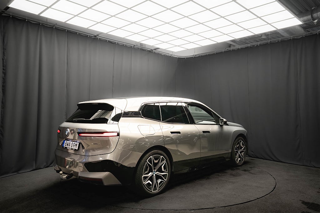 BMW iX xDrive50 SPORT SKY PANO 22' LASER DRAG 360 HUD H/K MOMS