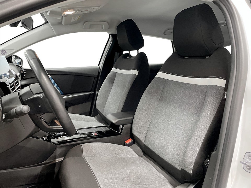 Bild på Citroën e-C4 Feel 50kWh 136hk Aut RATTVÄRME P-SENSORER