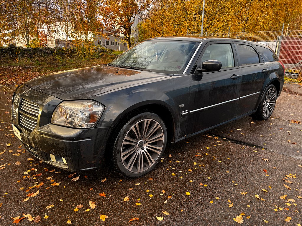 Dodge Magnum 5.7 V8 HEMI Automat Taklucka Skinn