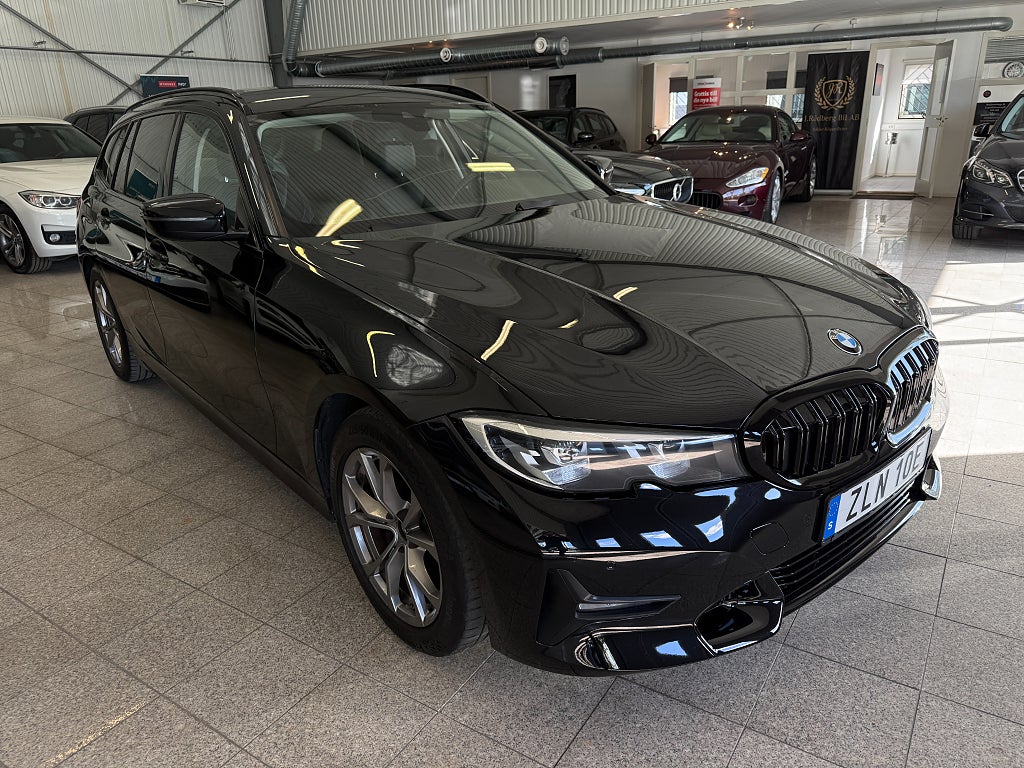 BMW 320D xDrive Touring Automat Sport line 1 ägare Värmare Navi