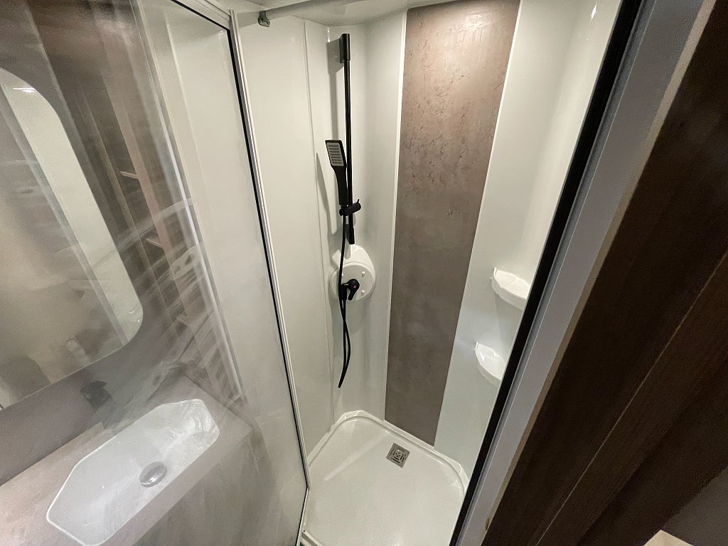 Kabe Imperial 630 TDL E2 KS /AC/Läder/Långbäddar/Badrum bak - Kabe