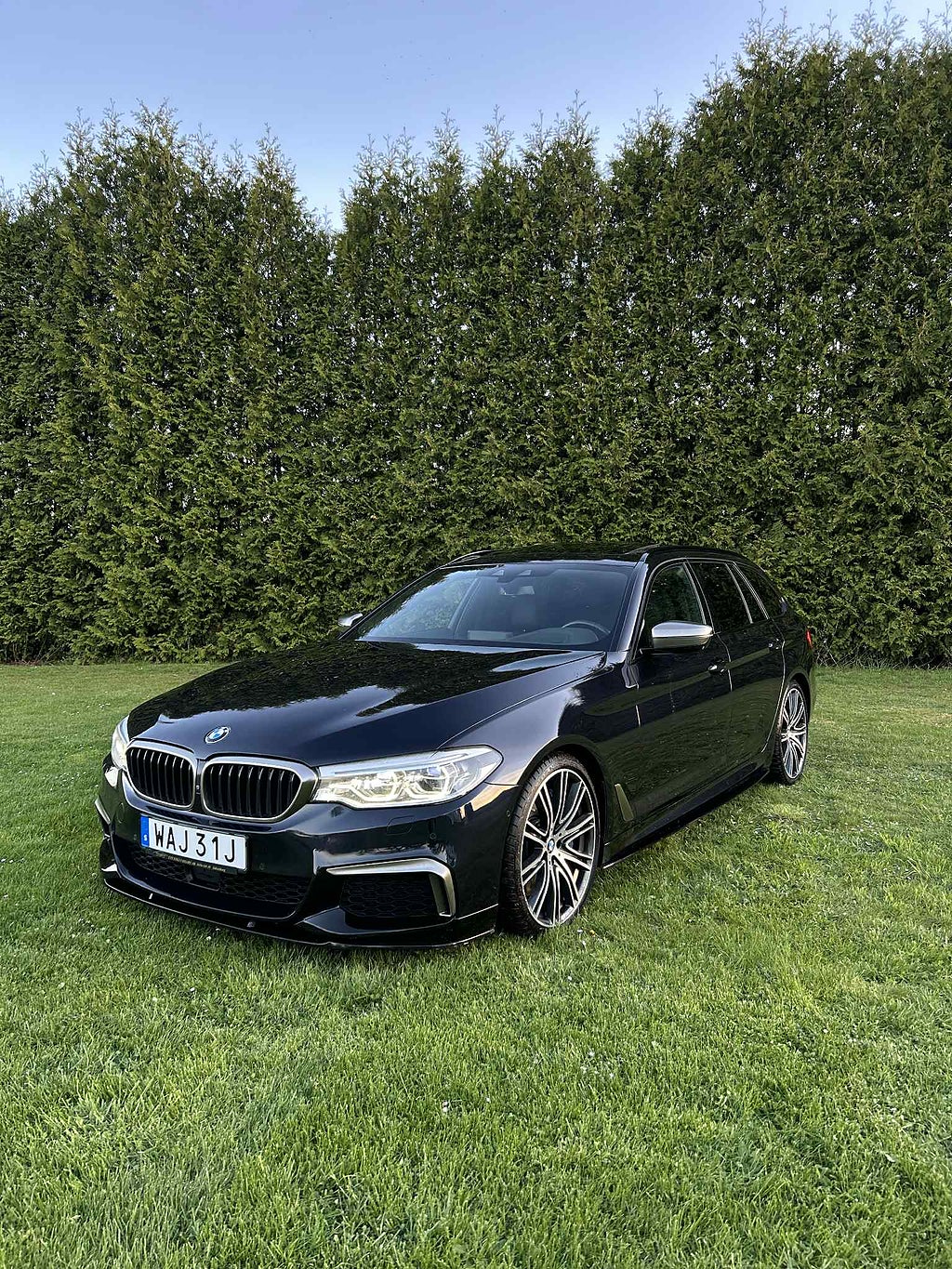 BMW M550 d xDrive Touring 360 kamera head-up display