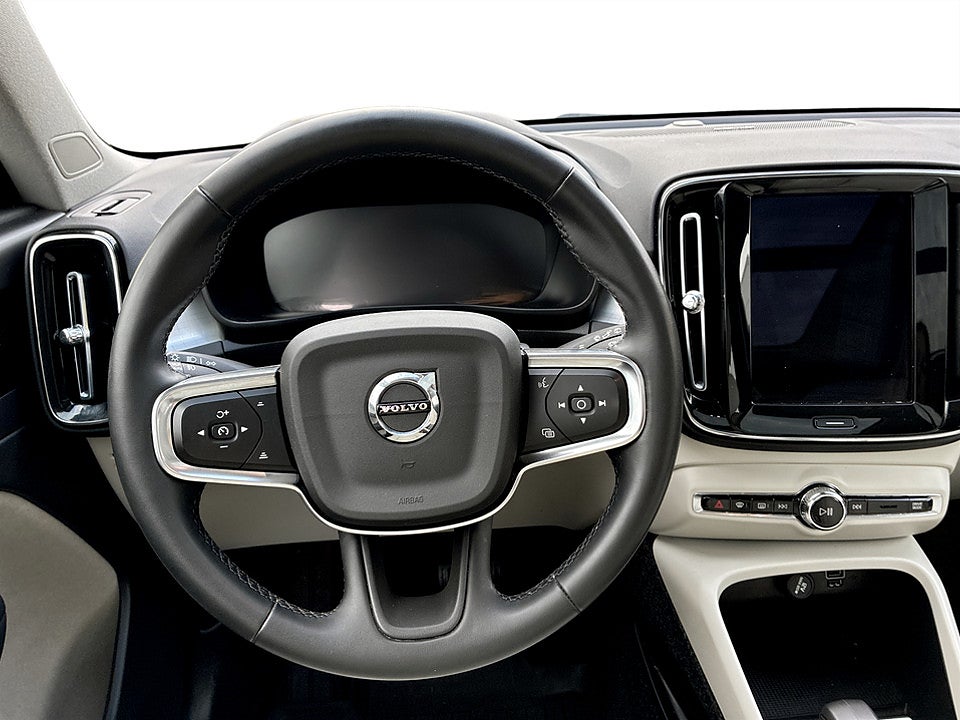 Bild på Volvo XC40 Momentum B4 197hk Aut AWD H/K CARPLAY