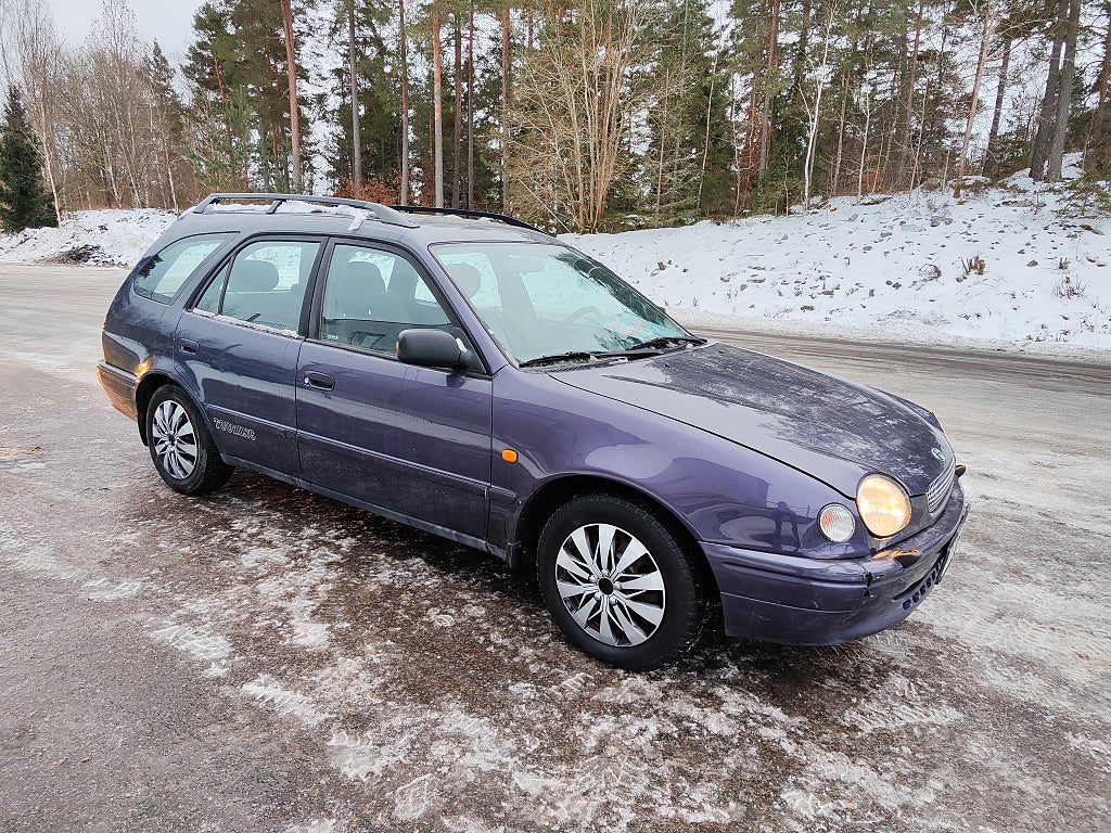 Toyota Corolla Kombi 1.6 -Dragkrog