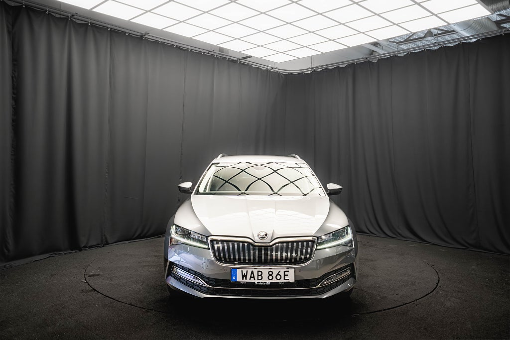 Skoda Superb iV BUSINESS LÄDER DRAG B-VÄRM ELSTOL 100% SoH MOMS
