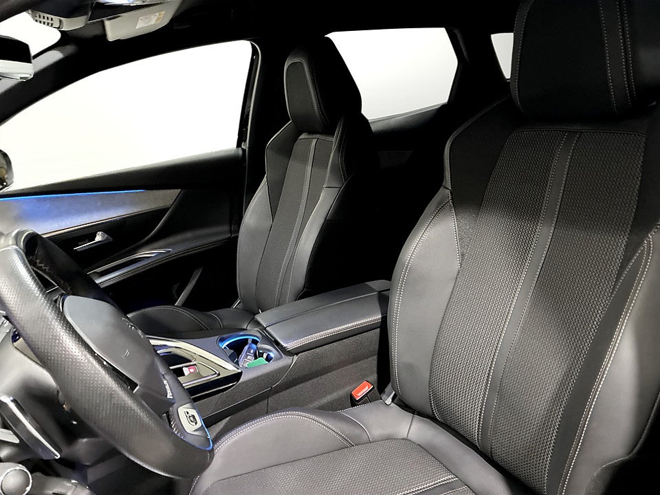 Bild på Peugeot 3008 GT 1.2 PT 130hk B-KAMERA CARPLAY