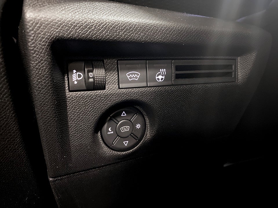 Bild på Citroën C4 Shine 1.2 PT 130hk Aut - B-KAMERA, HUD