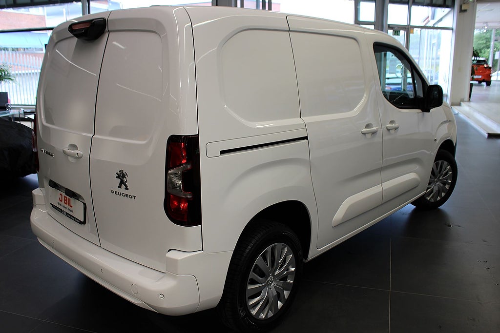 Bild på Peugeot Partner PRO+ BlueHDi 130hk Aut L1 - DEMO