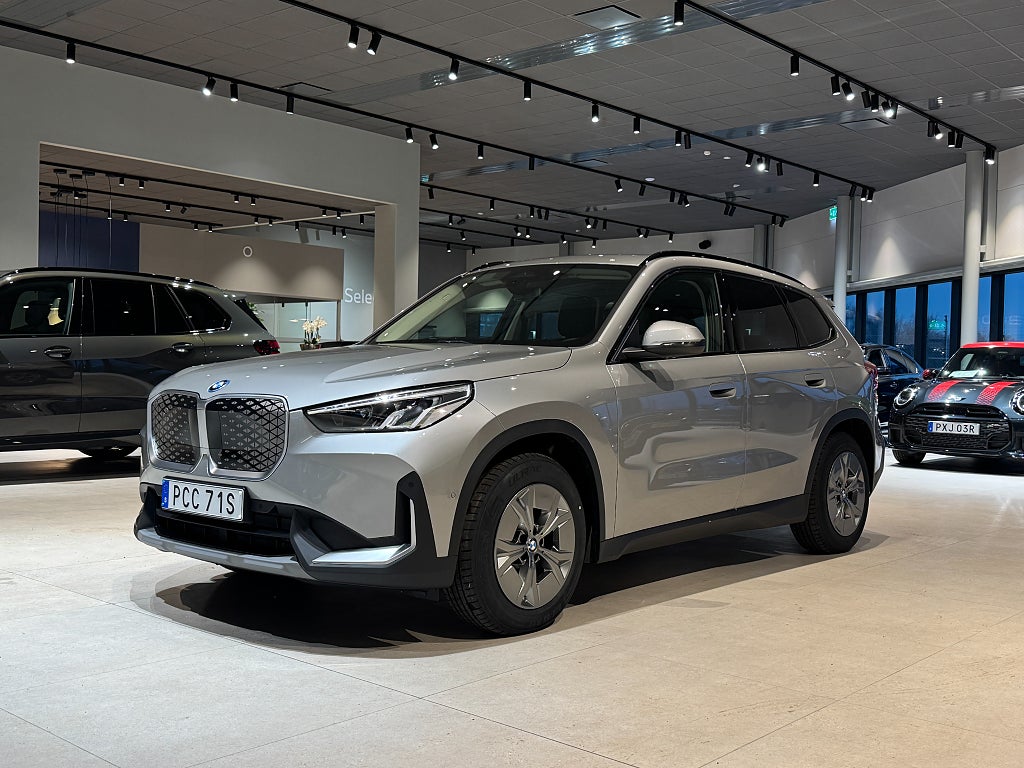 BMW iX1 xDrive30//PRIVATLEASING//Fr 5.256kr/mån