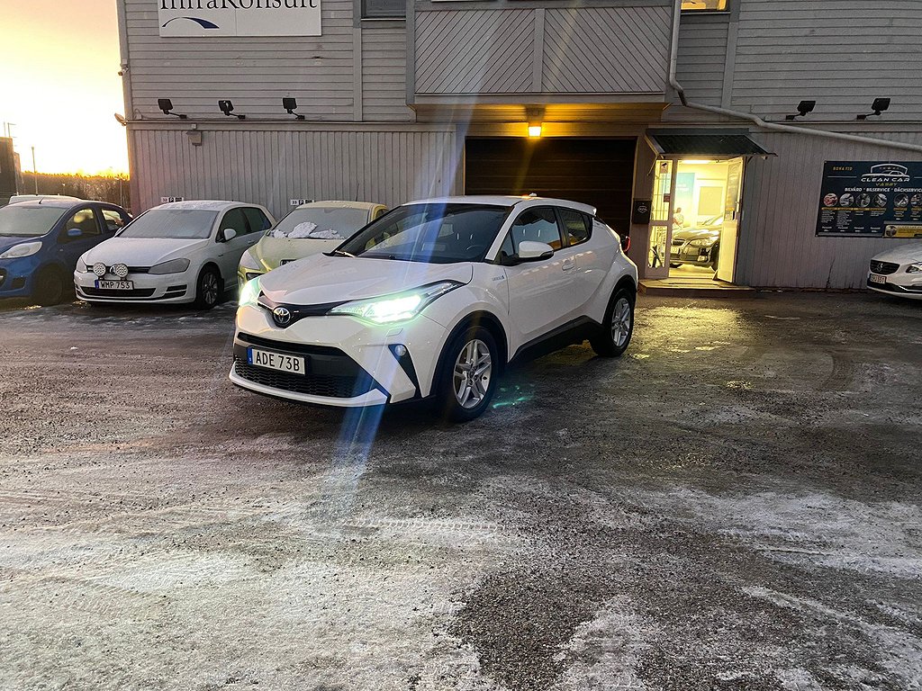 Toyota C-HR Hybrid CVT Active Eu6 AUT B-KAMERA NYSERVAD Moms