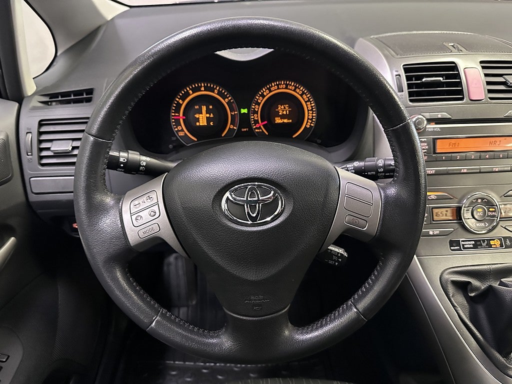 Toyota Auris 5-dörrar 1.6 Dual VVT-i Nybesiktad | Nyckelfri | S+V