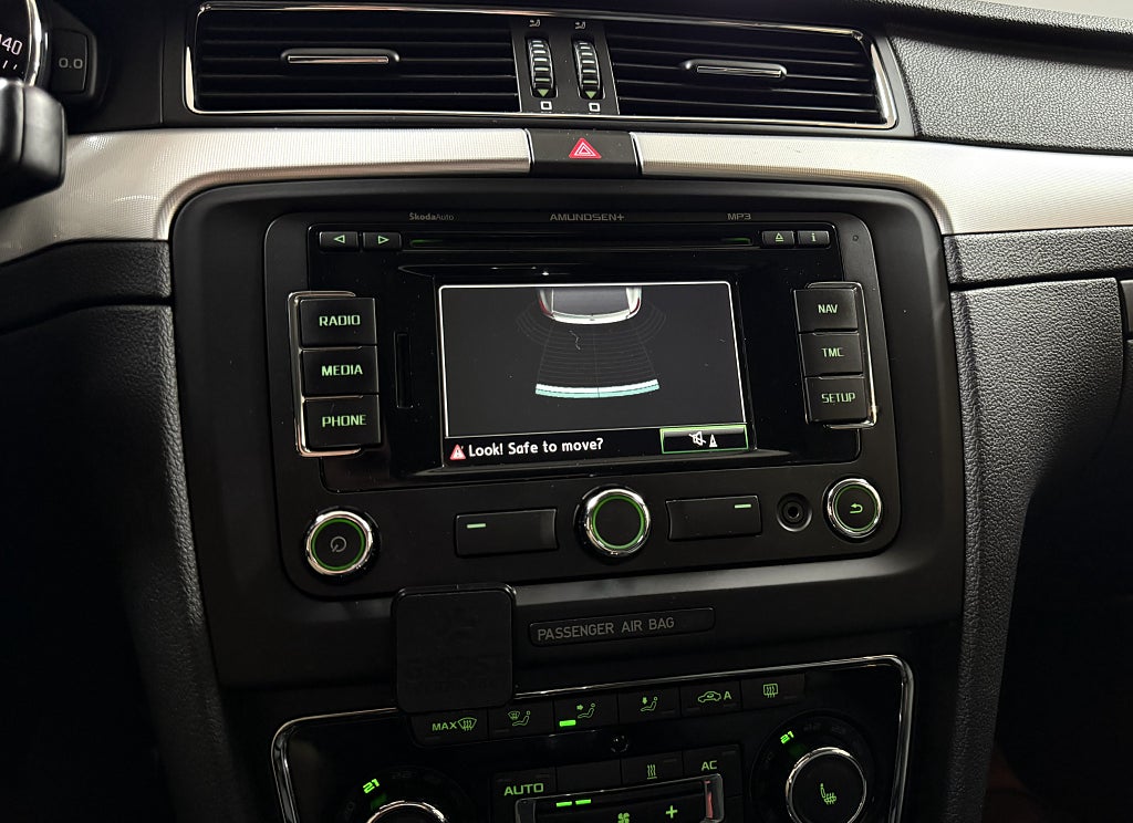Skoda Superb Kombi 2.0 TDI 4x4 Ambition DRAG NYKAMREM MOTORVÄRMARE