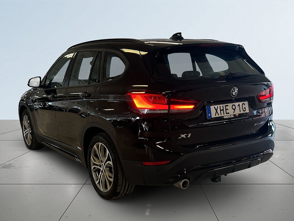 BMW X1 xDrive25e Sport line MOMS Drag HuD Farthållare S&V-däck