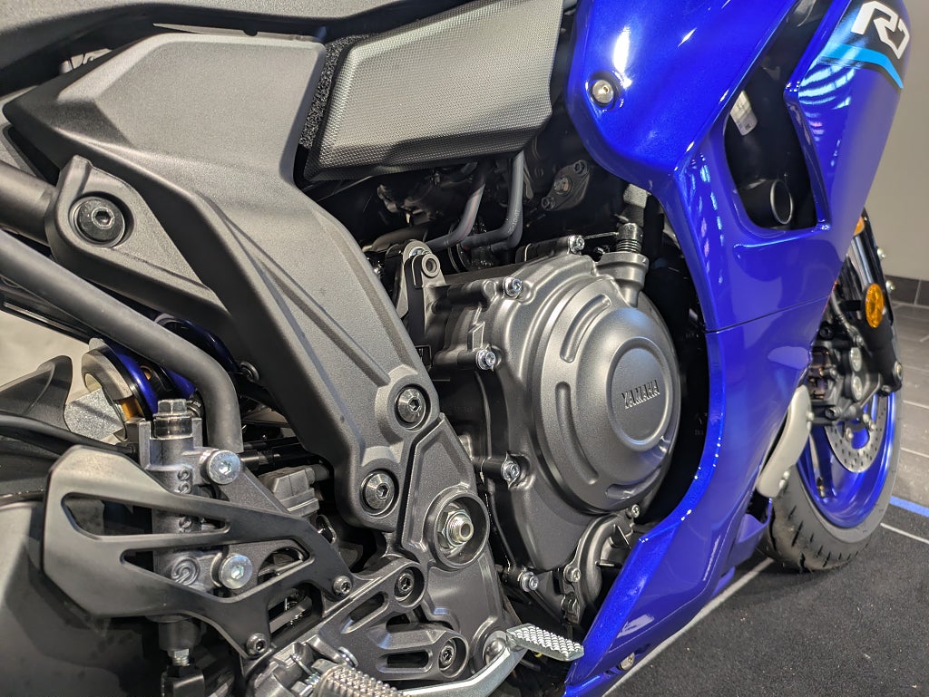 Yamaha YZF-R7 Icon Blue / Finns för beställning!