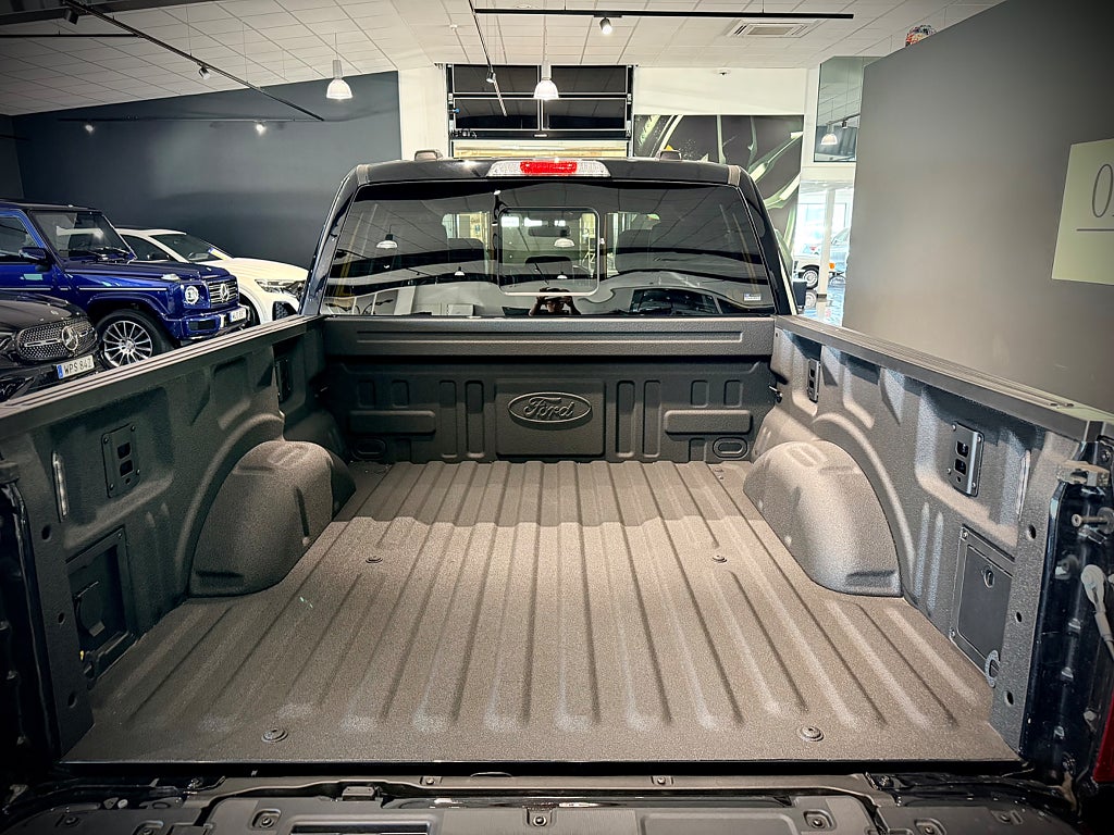 Ford F-150 NYA SuperCrew Lariat BLACK APPERANCE V8 MY2025 - bild 11