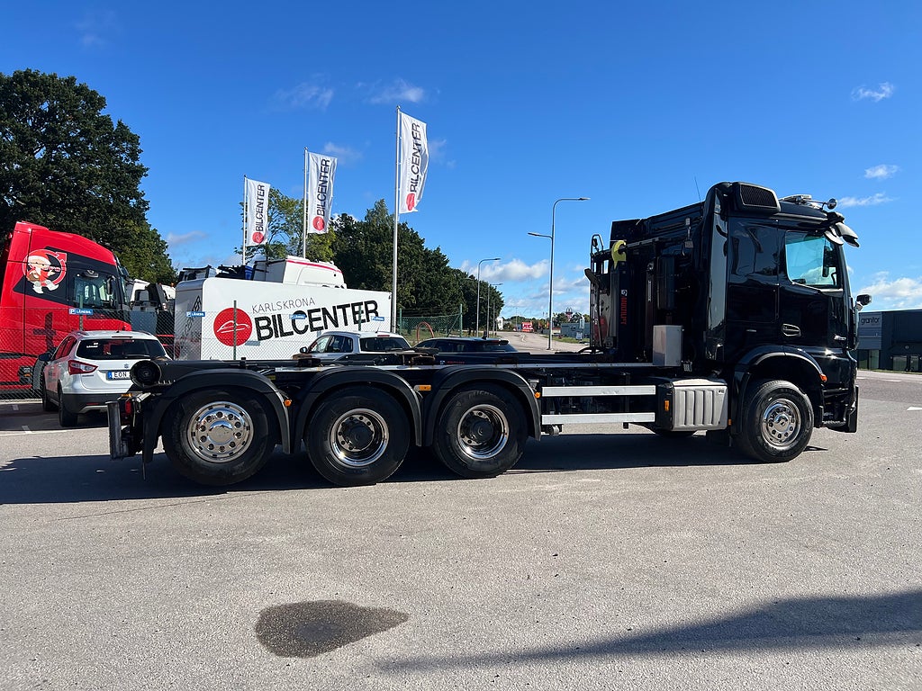 Mercedes-Benz Arocs 3251 Tridem Lastväxlare, Fullt Plogutrustad