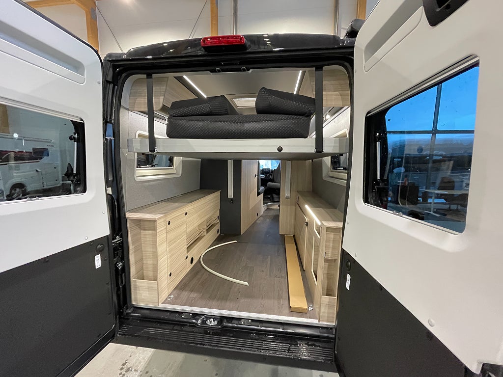 Sun Living V 65 GX / Dieselvärme / Höj & Sänkbarsäng / Automat / B-körkort/ - Sun Living