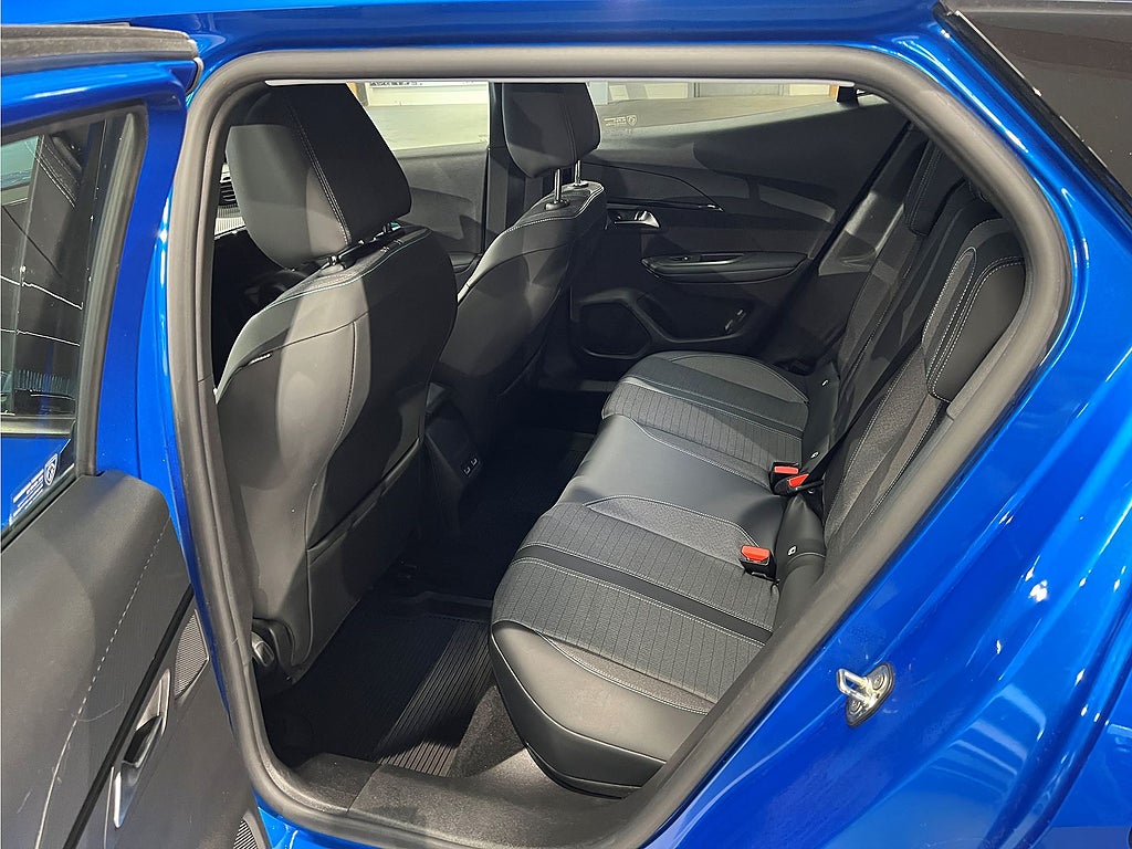 Bild på Peugeot 2008 Allure Pack 1.2 PT 130hk Aut - CARPLAY, B-KAMERA