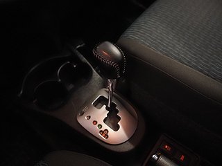 Halvkombi Toyota Yaris 20 av 20